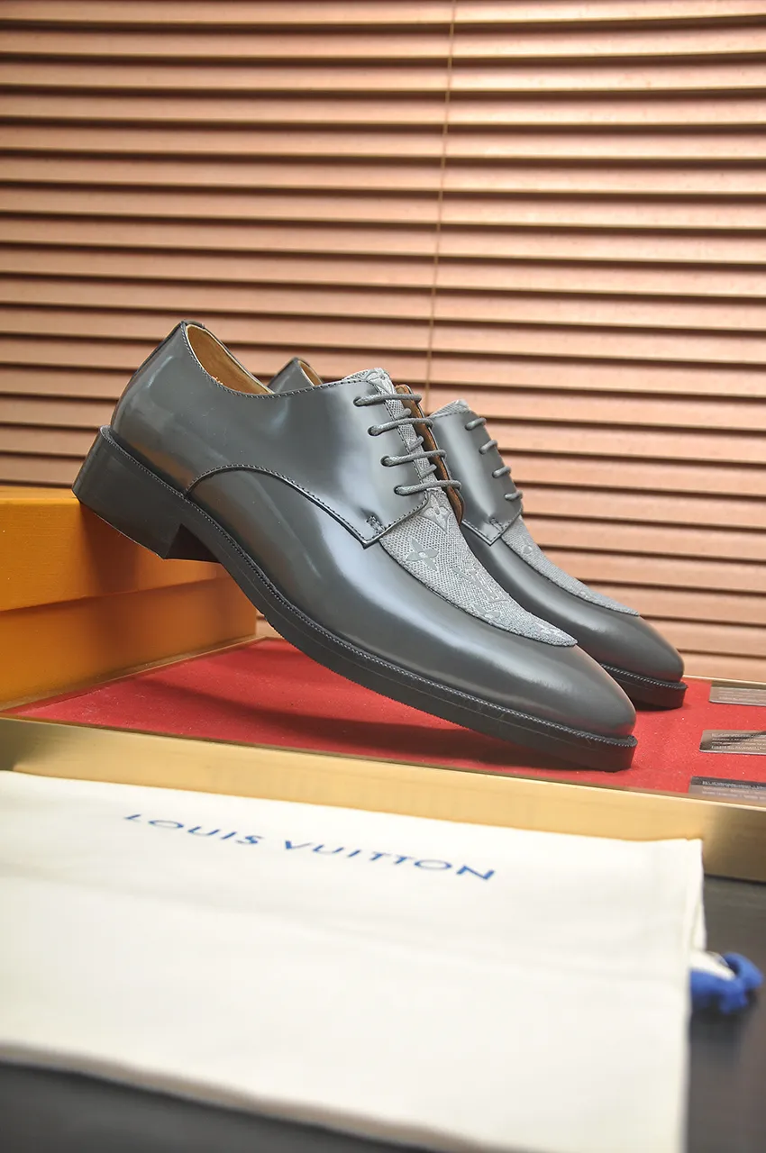 Men's men's shoes 💰500💶 [LV] (original single cowhide lining) 🍀LV's latest genuine leather business suit shoes are launched simultaneously on the official website. The first-layer cowhide imported from Italy is made of heavy gold, 💥official website 1:1 rubber outsole. Versatile to wear, high-end without losing class, and the color combination is extraordinary. This four-season style is alluring when worn on your feet, showing off your big-name flair. Standard code 38-45 (45 customized)